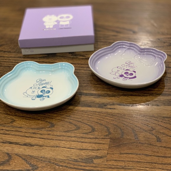 New Le Creuset x Line Friends Small Choco and Pangyo Plates Set of 2 - Picture 4 of 10